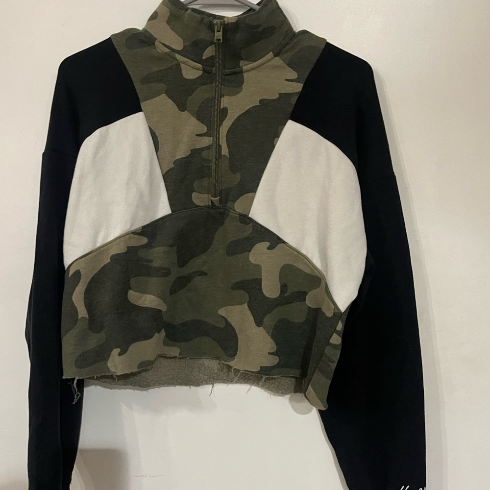 Camouflage Cropped Jacket with Black Sleeves